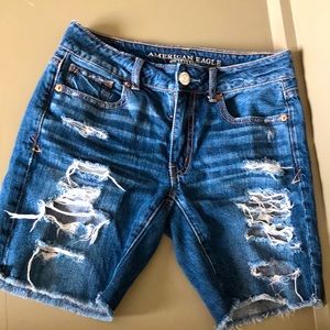 TOMGIRL DISTRESSED BERMUDA SHORTS